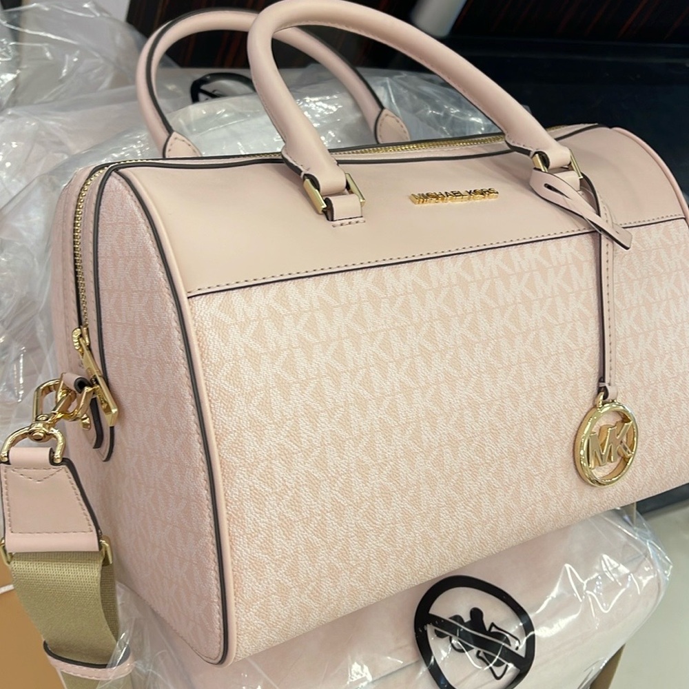 Michael Kors med Duffle Satchel Crossbody Bag Travel
Light Powder Blush NWT - Picture 16 of 16